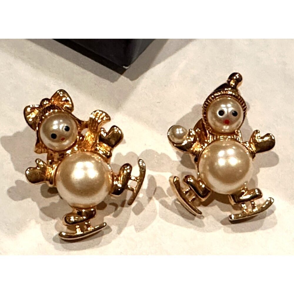 CAROLEE GOLD 1.25" FAUX PEARL SNOWMEN BOY GIRL SKATING Pin Brooch 1990S LOT 2 LN - Picture 2 of 10